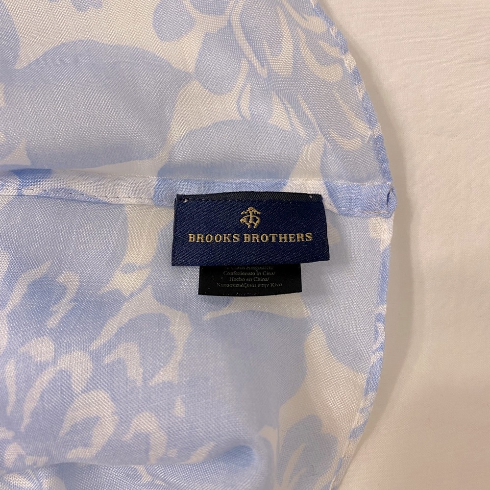NWOT Brooks Brothers Infinity Loop Circle Scarf in Light Blue and White Floral - Picture 3 of 7